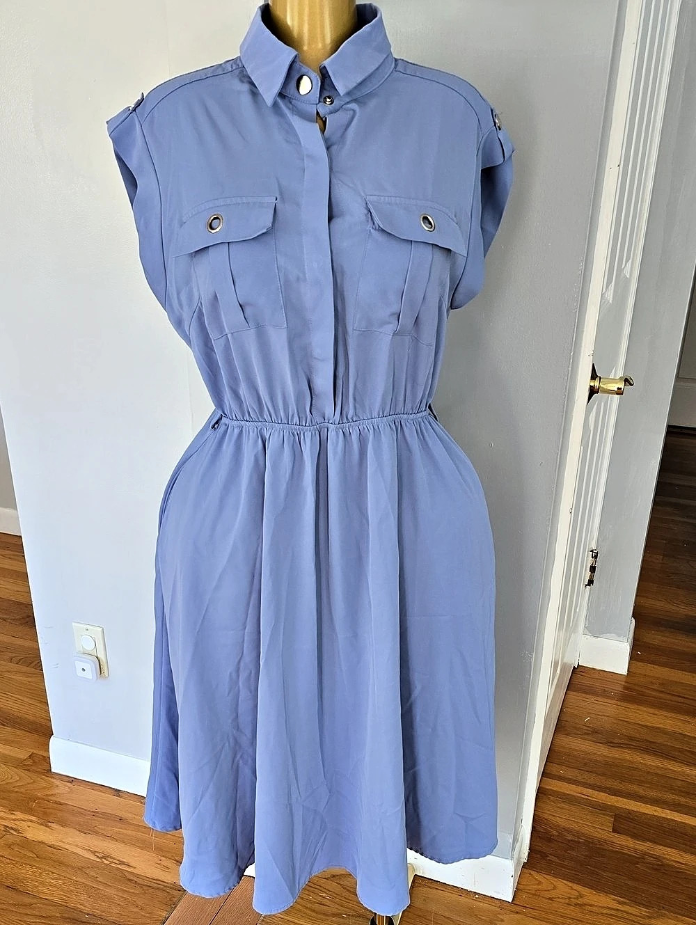 Sleeveless Collared Midi Dress in powder blue New